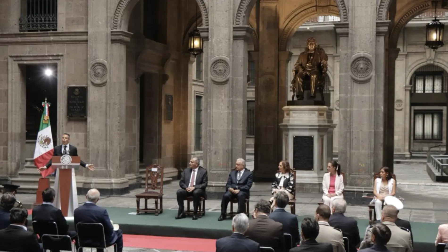 AMLO conmemora en Palacio Nacional el aniversario luctuoso de Benito Juárez